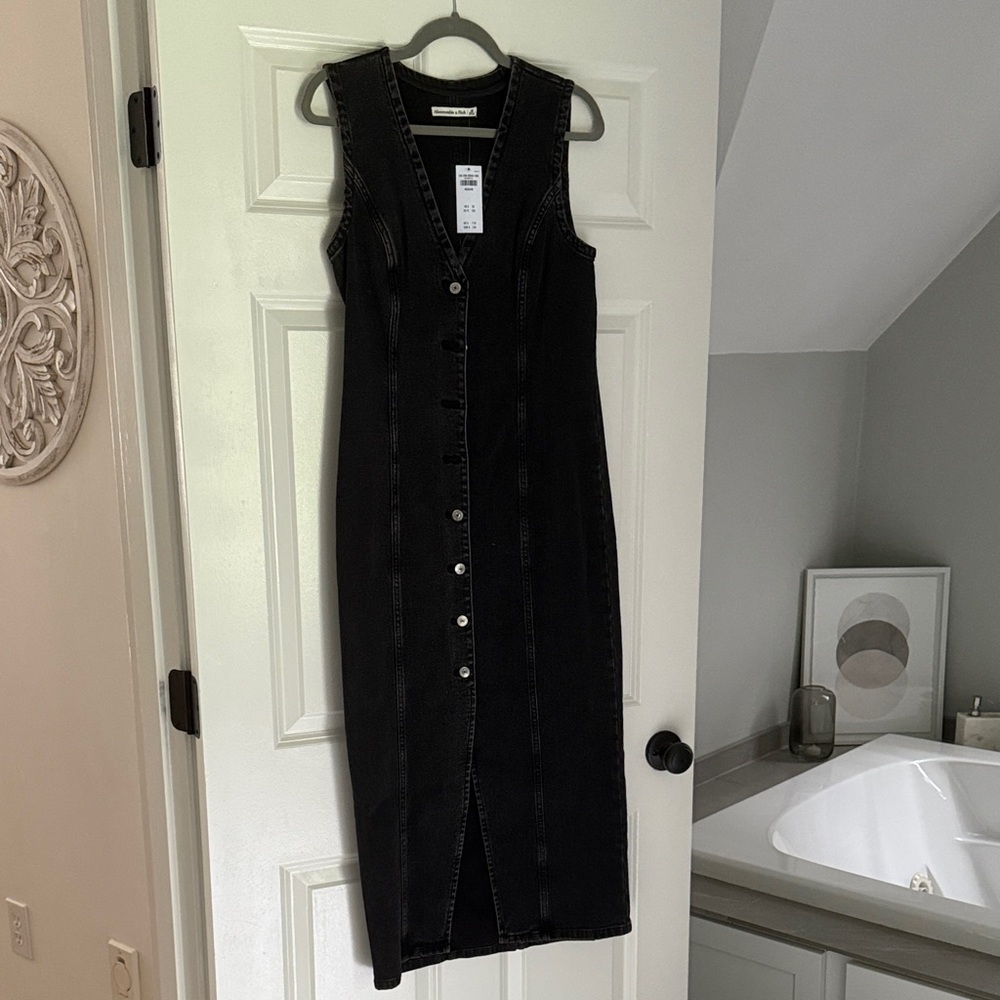 Abercrombie & Fitch Black Sleeveless Midi Dress